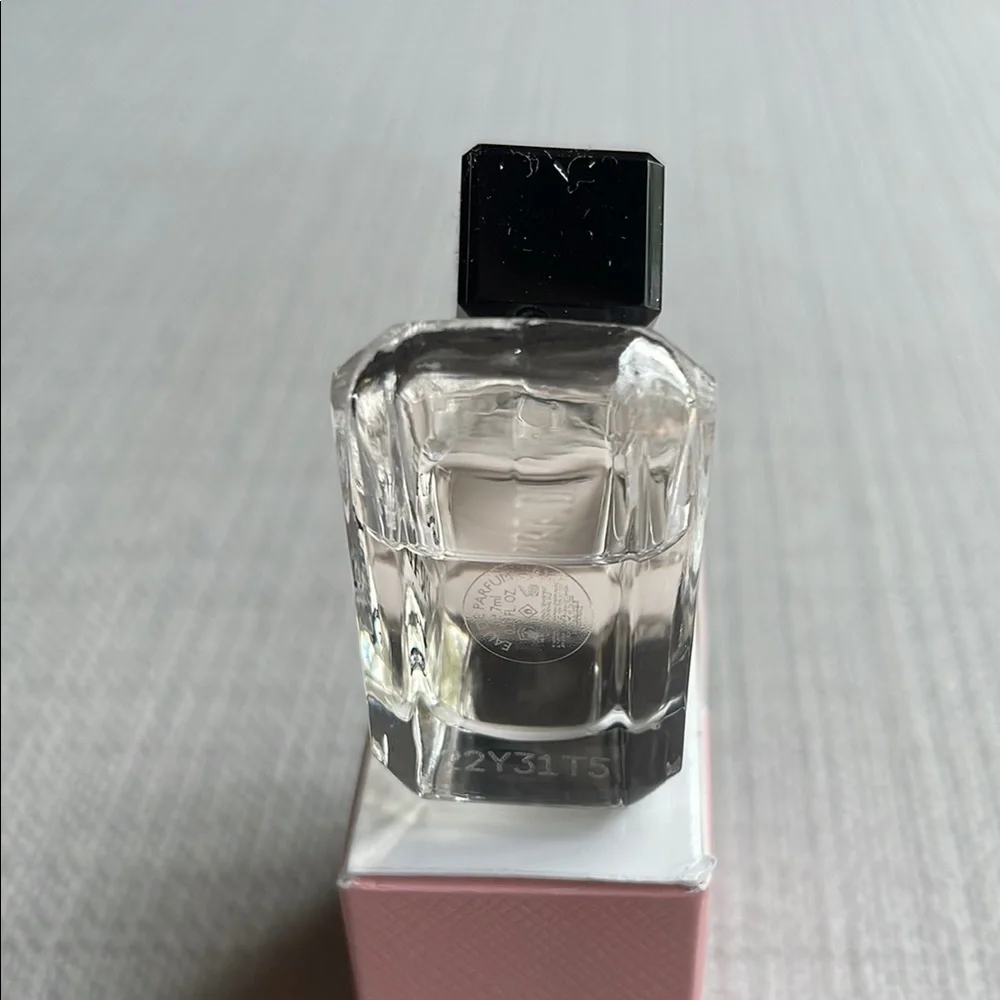 Prada paradoxe virtual flower miniature